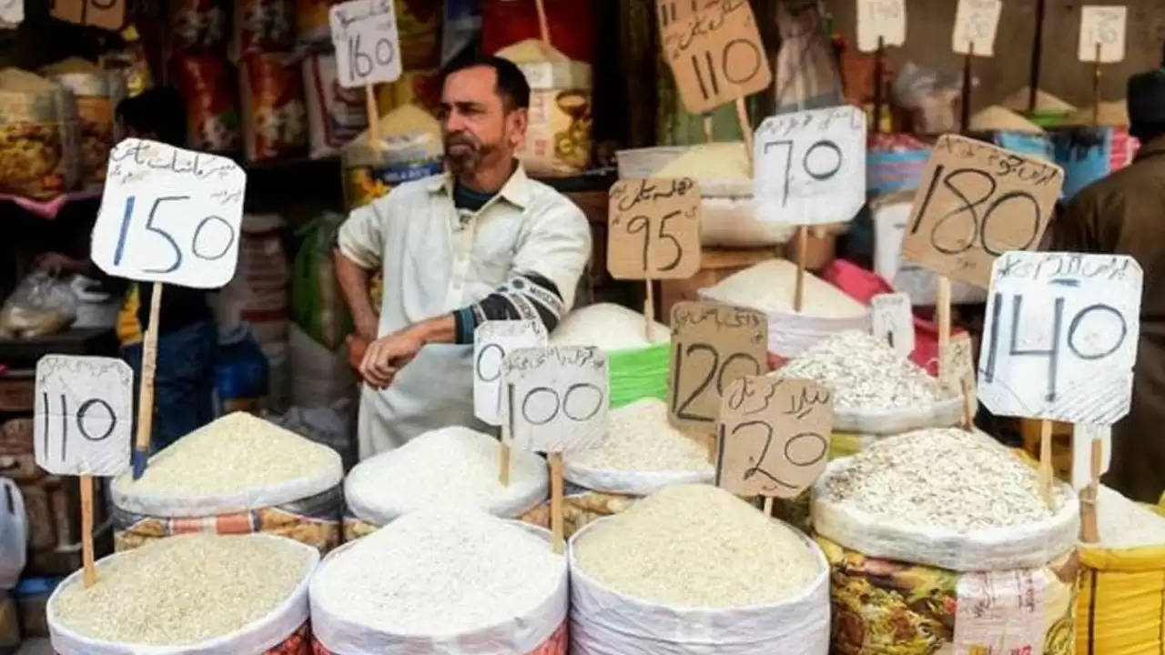 जुलाई में पाकिस्तान की महंगाई बढ़कर हुई इतनी, देखकर भारत लगने लगेगा सस्ता 