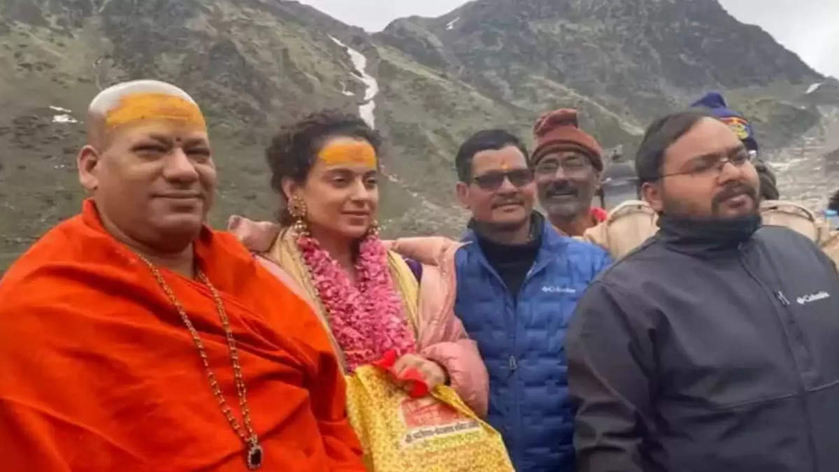 Uttarakhand : कैलाशानंद के कंगना संग केदारनाथ जाने पर संत समाज नाराज, मामले ने पकड़ा तूल