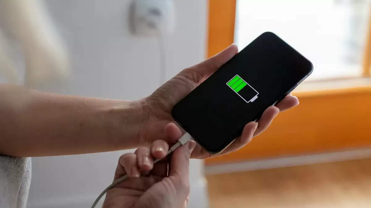 Smartphone Battery Tips: चीते की रफ्तार से चार्ज होगा आपका फोन, बस अपनाएं ये तरीके