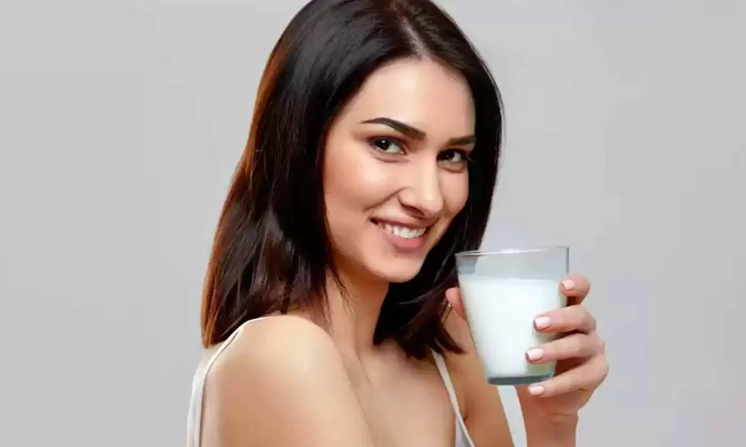 आज ही छोड़ दें रात में दूध पीना वरना हो सकती है कई बीमारियां 
