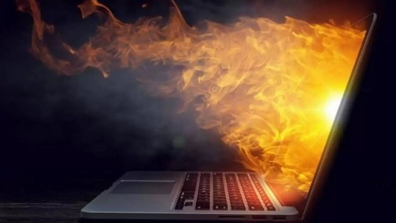 गर्मी का कहर! फोन और लैपटॉप में आग लगने का खतरा, जानिए बचाव के उपाय