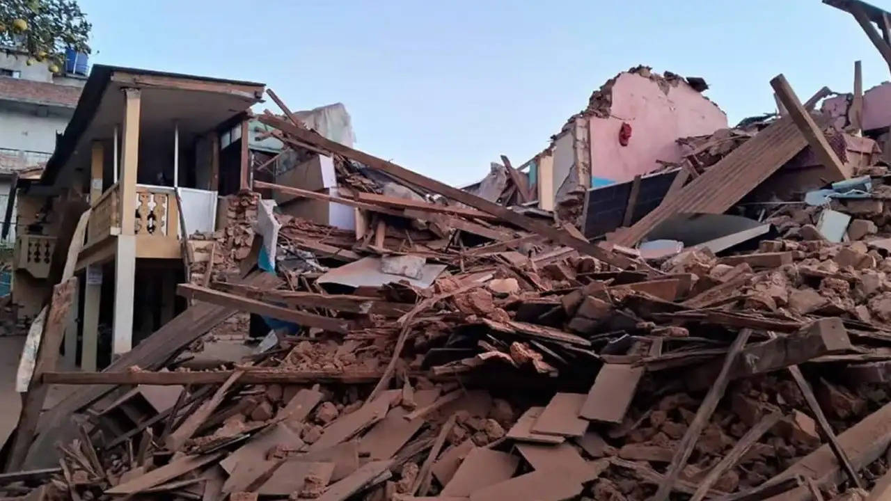 तबाही के बीच नेपाल में फिर हिली धरती, आज सुबह फिर महसूस हुए भूकंप के झटके 