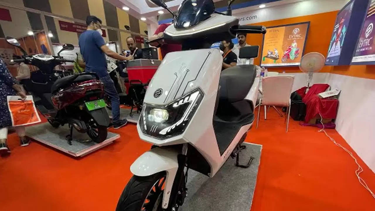 Evtric Axis: The Electric Scooter with 85km Range at an Unbeatable Price 