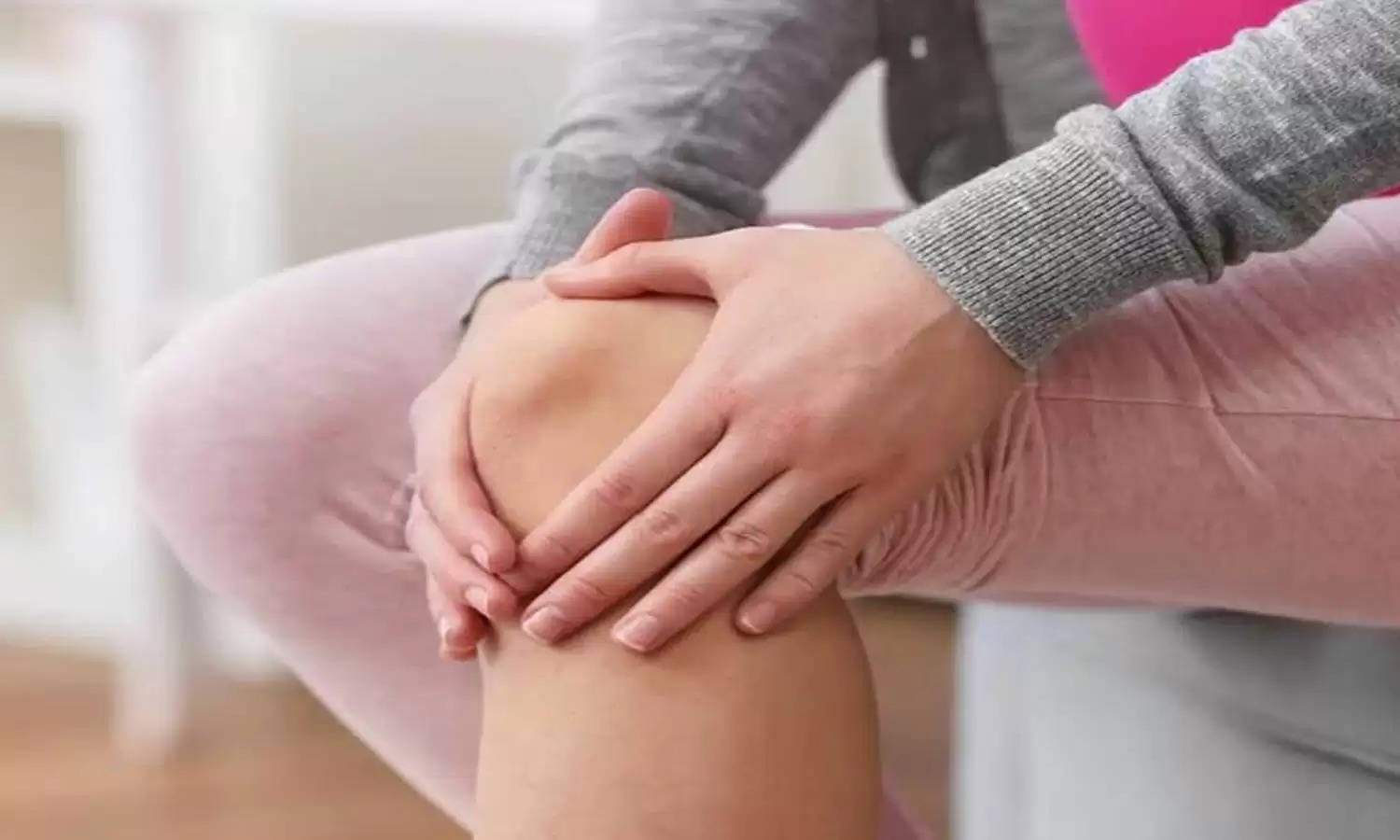 Knee Joint Pain: इस तेल को लगाकर 5 मिनट में ठीक करें जोड़ों का दर्द, मिलेंगे अच्छे परिणाम 