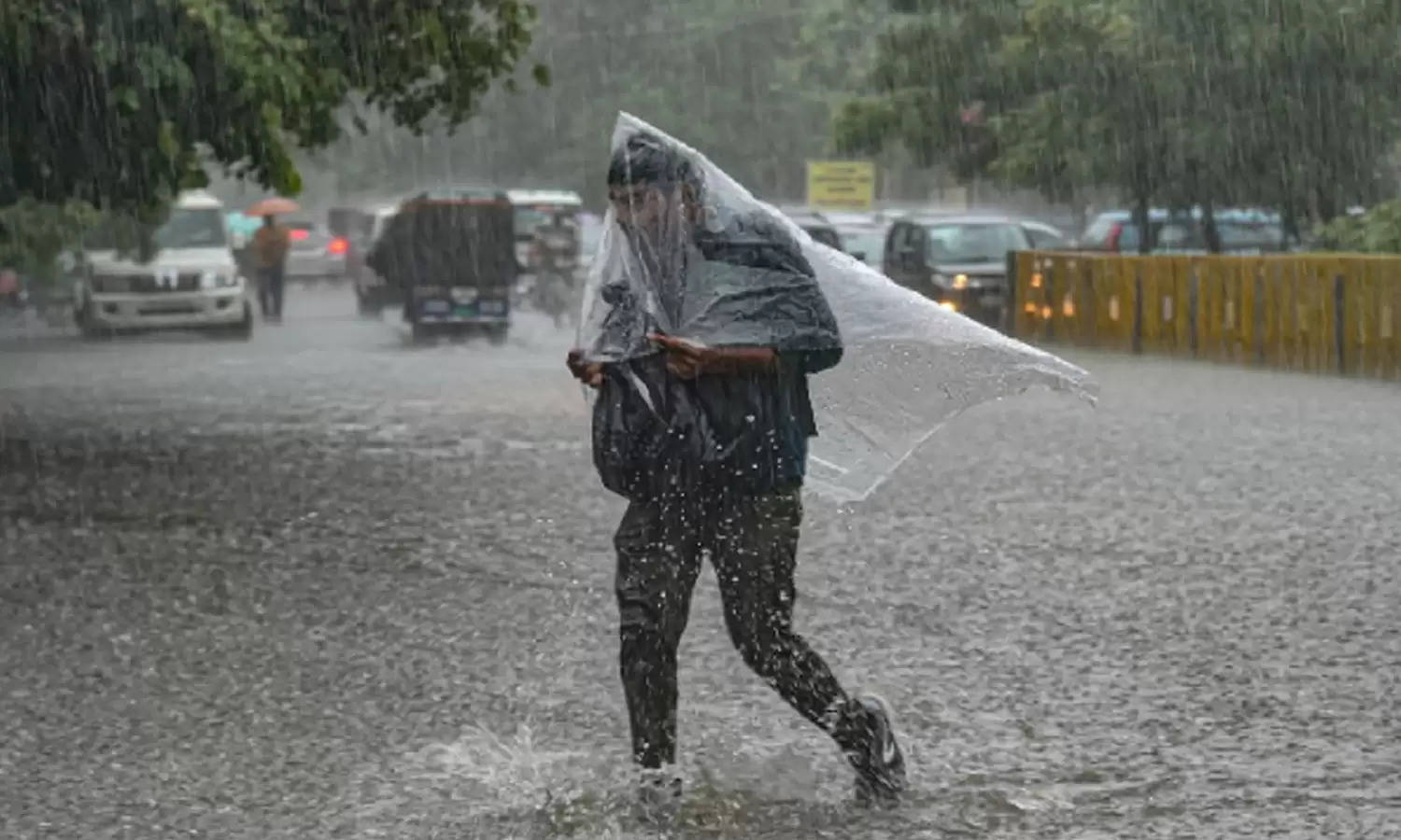 Weather Forecast: बरसात ने कई राज्यों में मचाई तबाही, अब इन हिस्सों में होगी तांडव मचाने वाली बारिश, जानिए अपने यहां का हाल