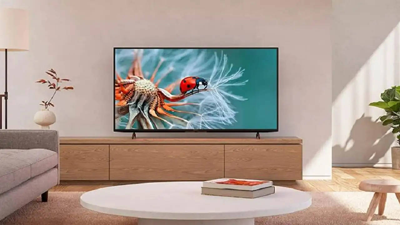 लूट लो ऑफर! आधी कीमत पर Amazon दे रहा 55 इंच तक के Smart TV