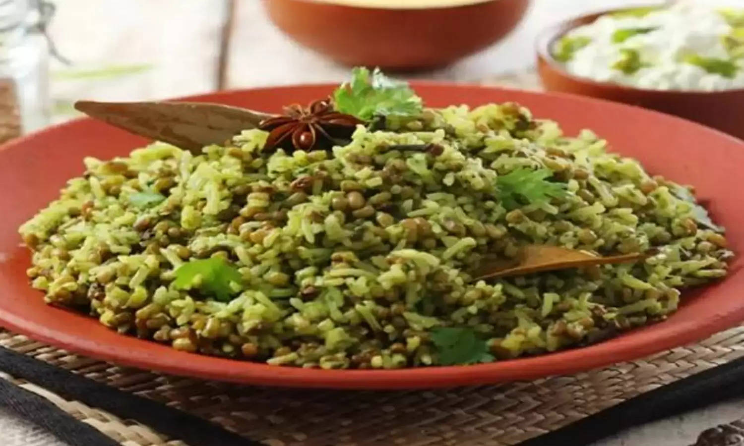 Hariyali Matki Khichdi Recipe: सावन में मजा लिजिए इस हरे भरे टेस्टी रेसिपी का, नोट करें तरीका