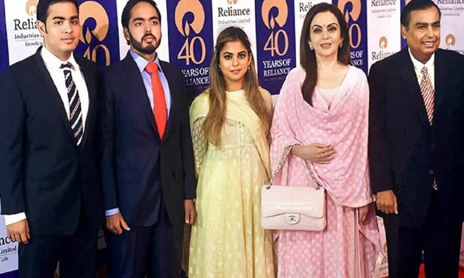 अंबानी परिवार को फिर मिली धमकी, जानें किस कॉलर ने पूरे परिवार को मारने की कही बात अंबानी परिवार को फिर मिली धमकी, जानें किस कॉलर ने पूरे परिवार को मारने की कही बात