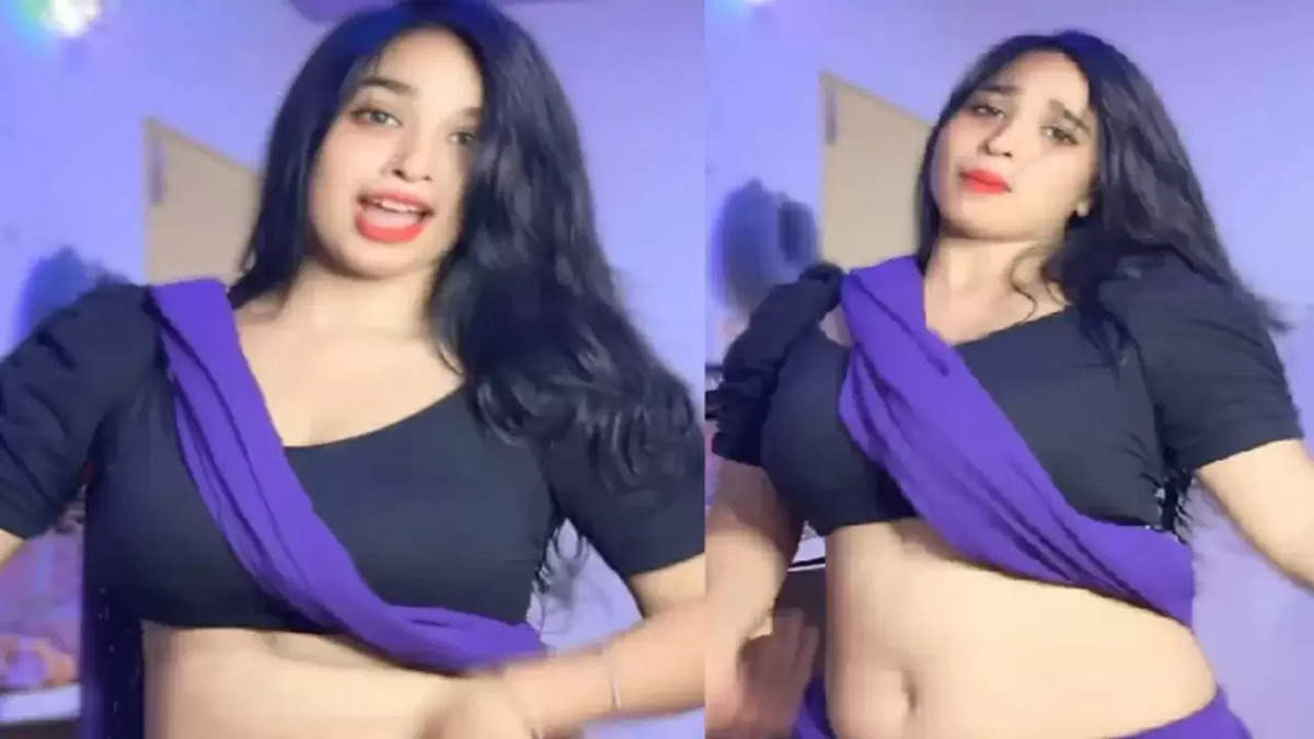 Desi Bhabhi video : कैमरे के सामने मस्त भाभी ने लगाए सेक्सी ठुमके, डांस मूव्स ने जीता सबका दिल 