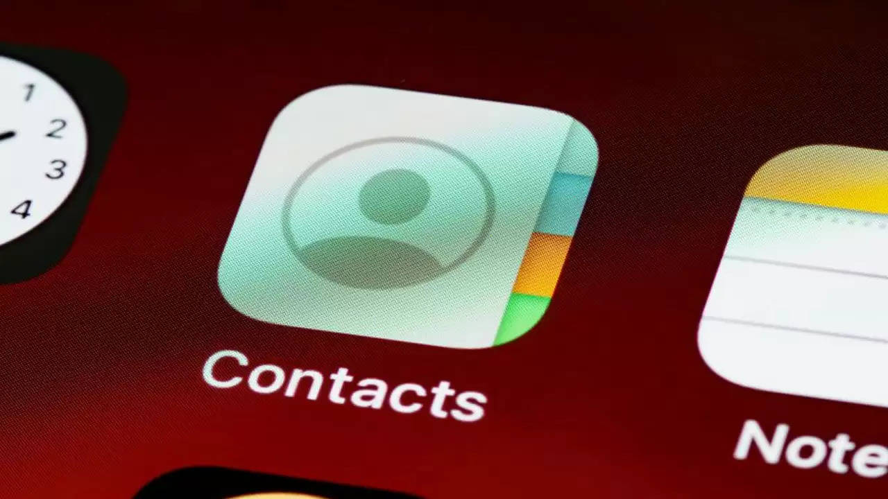 How to recover deleted contact : गलती से डिलीट हो गया जरूरी मोबाइल नंबर? ये आसान ट्रिक्स करेंगी आपकी मदद!