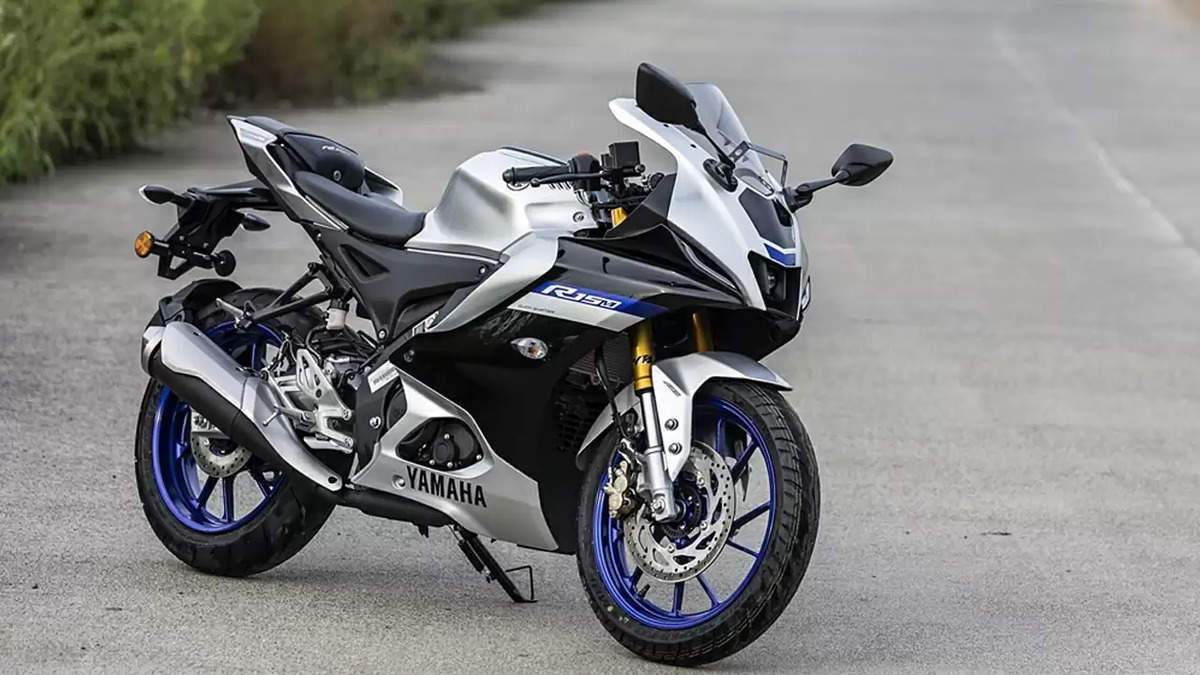 Yamaha R15 V4: Sleek Aerodynamic Design with Cutting-Edge LED Lighting