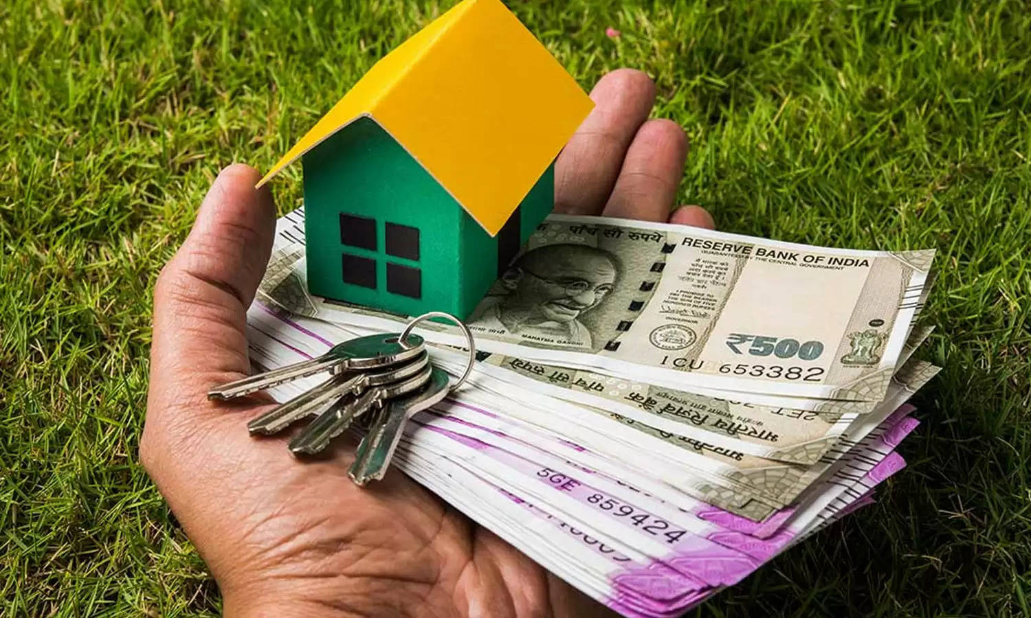 Vastu Tips For Money: पैसों की तंगी से है परेशान तो घर की सफ़ाई करते वक्त ध्यान में रखें यह बातें, लक्ष्मी होगी प्रसन्न