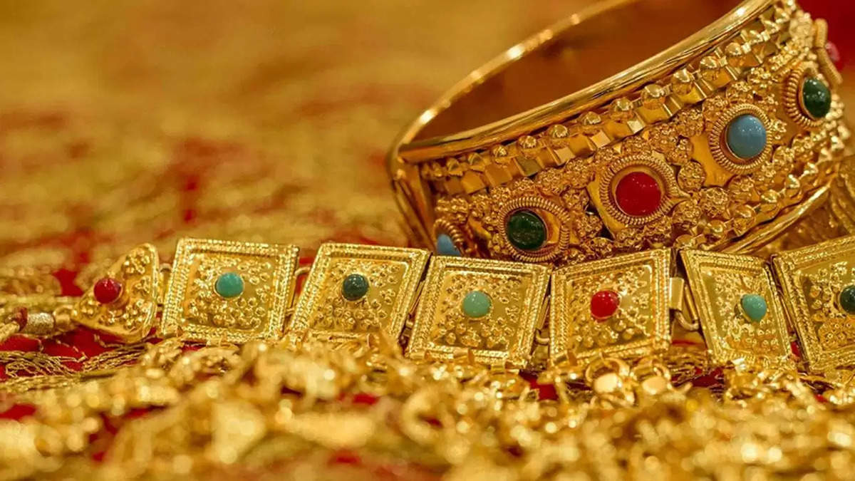 Gold Silver Price Today: सोना-चांदी की कीमतों में आग, 1800 रुपये प्रति तोला बढ़ा सोना, चांदी ने भी लगाई ऊंची छलांग