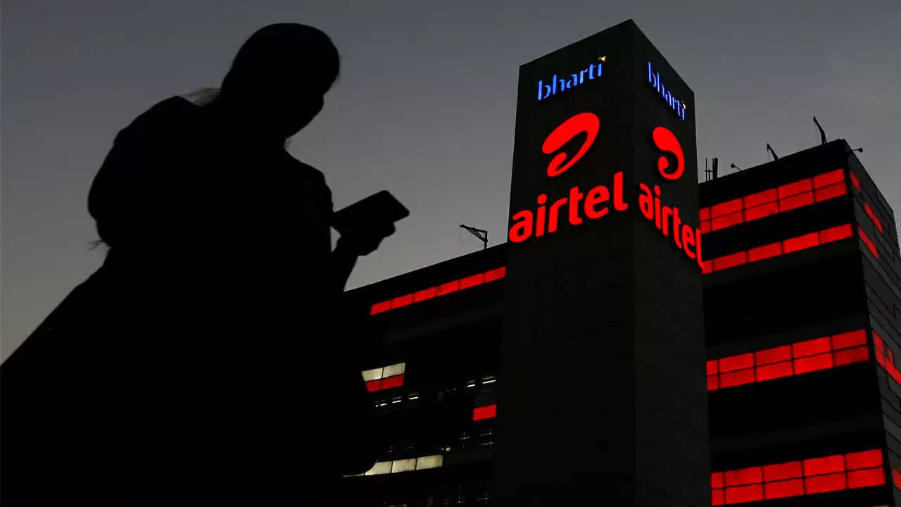 Airtel यूजर्स के लिए झटका! बढ़ सकती हैं प्रीपेड-पोस्टपेड प्लान की कीमतें