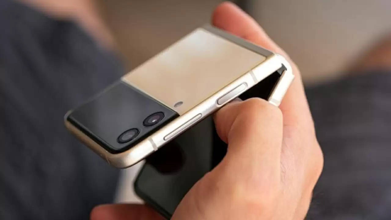 Nubia Flip 5G : सैमसंग और मोटो को टक्कर देने आया सस्ता 5G फोल्डेबल फोन, कीमत सबके बजट में
