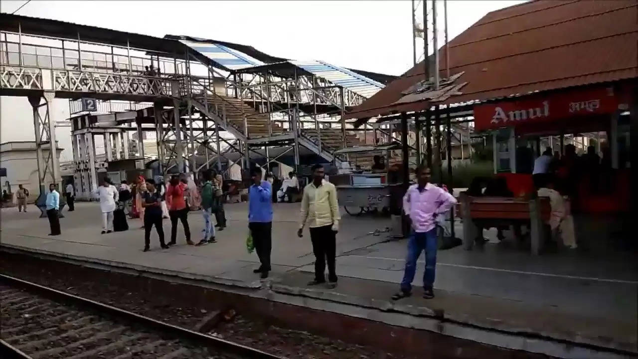 Uttarakhand : इन राज्यों में ट्रेनों पर किसान आंदोलन का कहर, यात्रियों की परेशानी बढ़ी