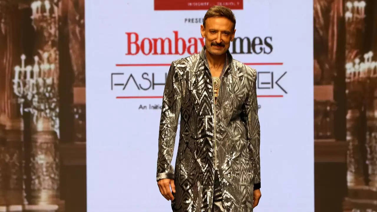 राहुल देव: फैशन आइकन जिसने रैंप पर एक बार फिर बिखेरी अपनी चमक 