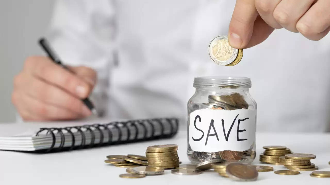 सेविंग अकाउंट पर टैक्स बचाने के 5 आसान तरीके, बैंक खाते में पैसा जमा करने से पहले जरूर जान ले  