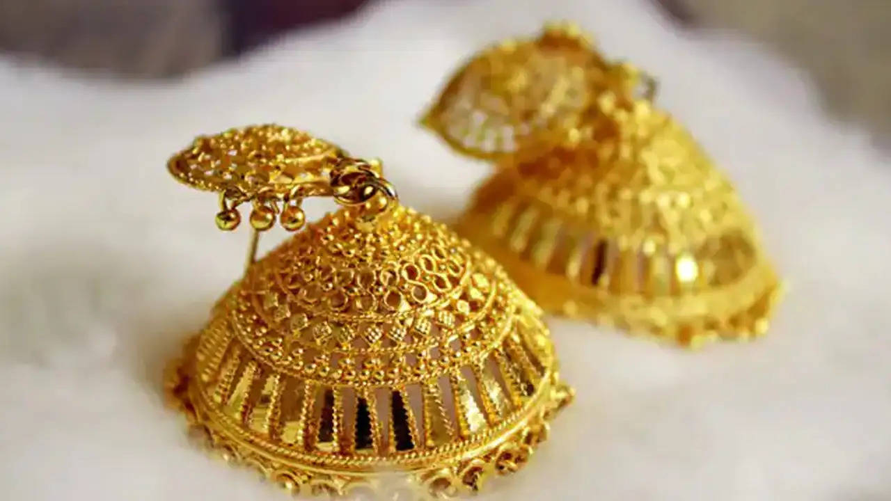 Gold Price Today : सोना-चांदी की कीमतों में आई भारी गिरावट, Dhanteras से पहले बना ले ज्वैलरी 