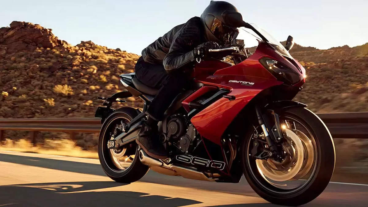 Triumph Daytona 660: Unleashing Mid-Weight Power and Precision