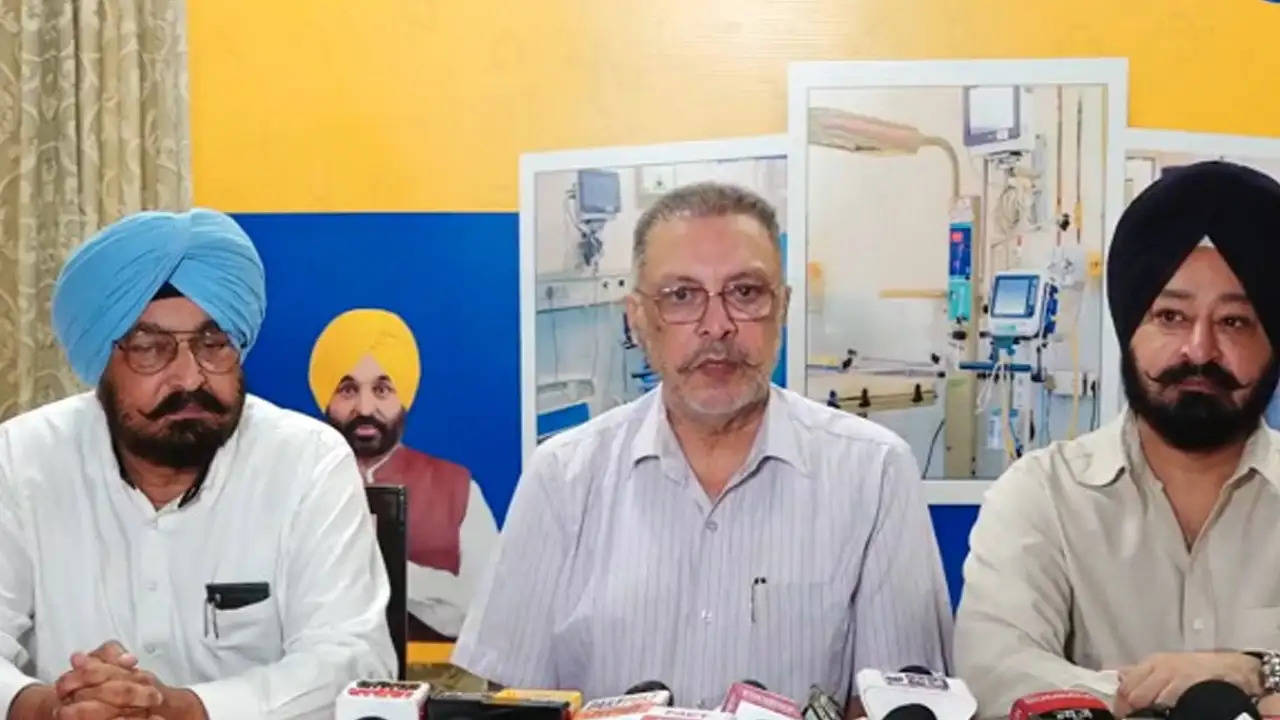 पंजाब: स्वास्थ्य मंत्री ने पंजाब राज्य एड्स नियंत्रण सोसायटी की जारी की दो महत्वपूर्ण रिपोर्ट