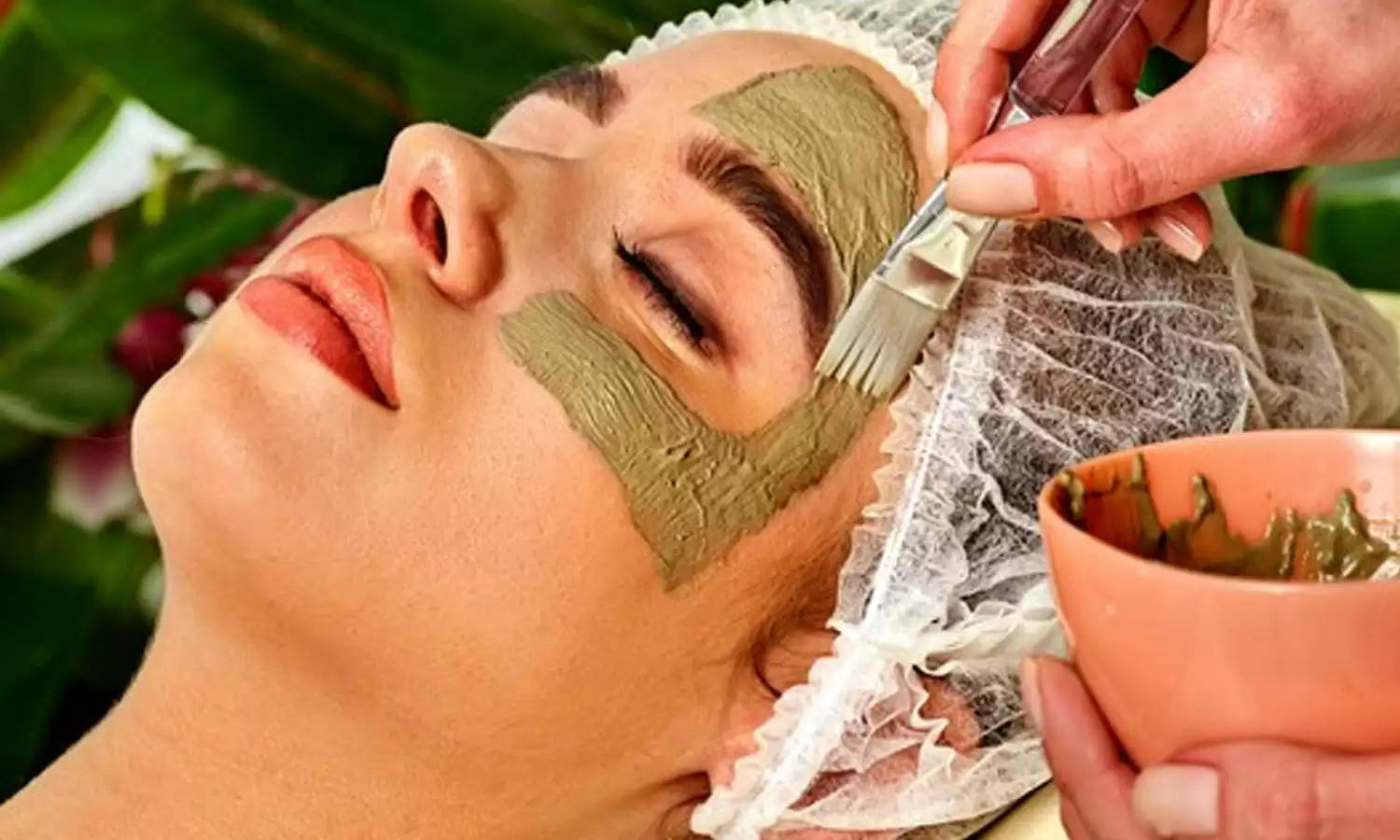 Skin Care Tips: त्वचा के लिए भी वरदान है तुलसी, ऐसे करें इसका सही इस्तेमाल