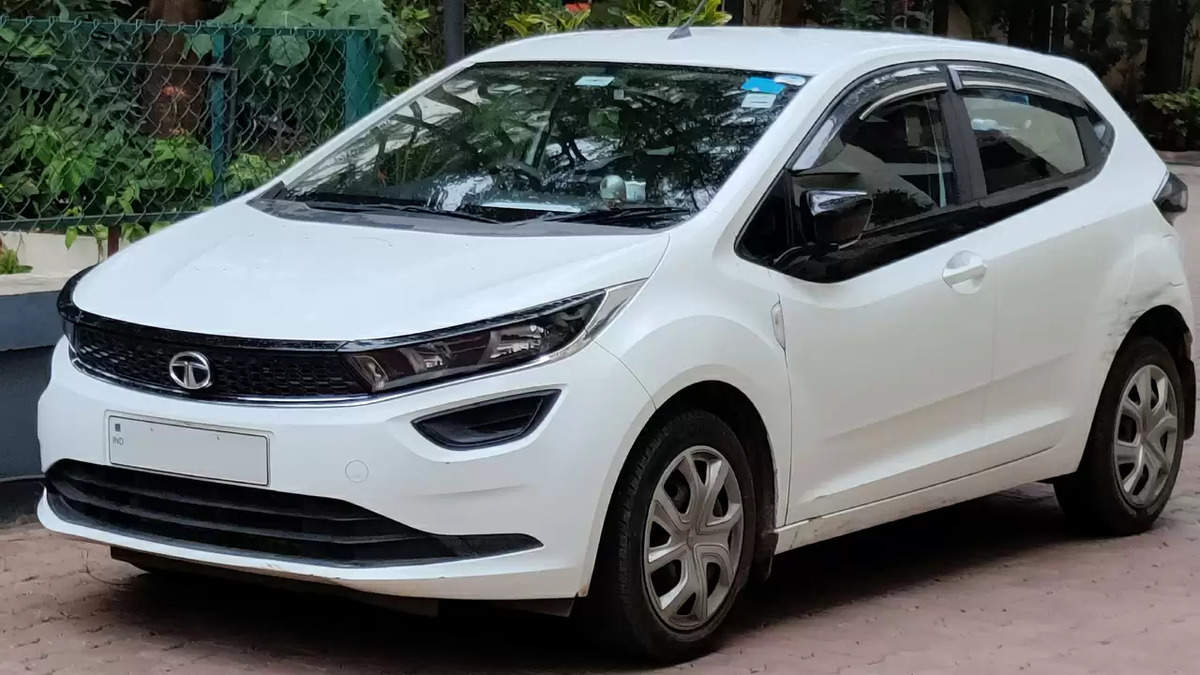 Tata Altroz 2024: A Comprehensive Review of Its New Features, Powerful Engine, and Stylish Design