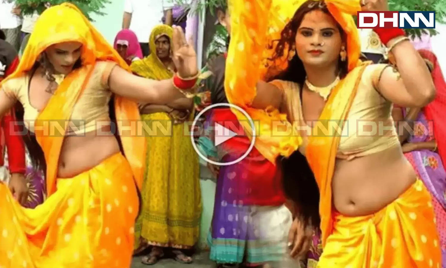 Bhabhi Dance Video : भाभी जी ने लचकाई ऐसी कमर,  वीडियो देख कुंवारे हुए बेकाबू 