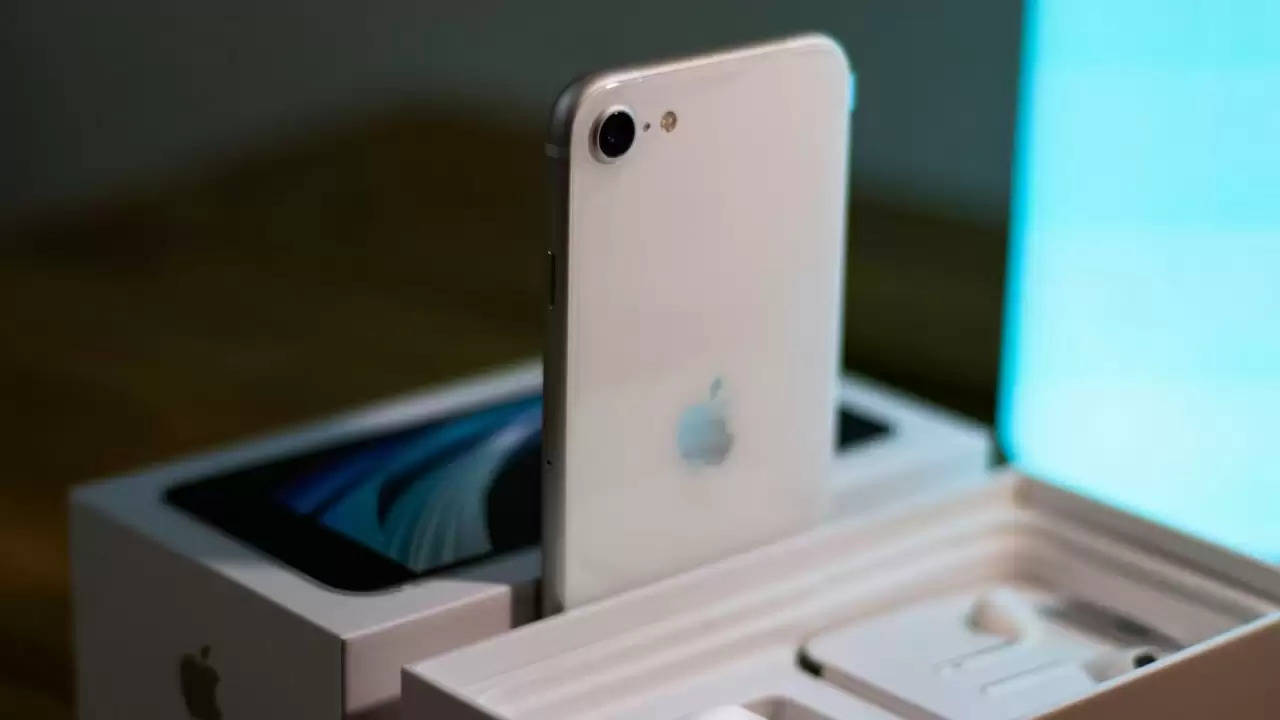 खुशखबरी! Apple ने पेश किया नया बजट iPhone, अब हर कोई बन पाएगा iPhone मालिक