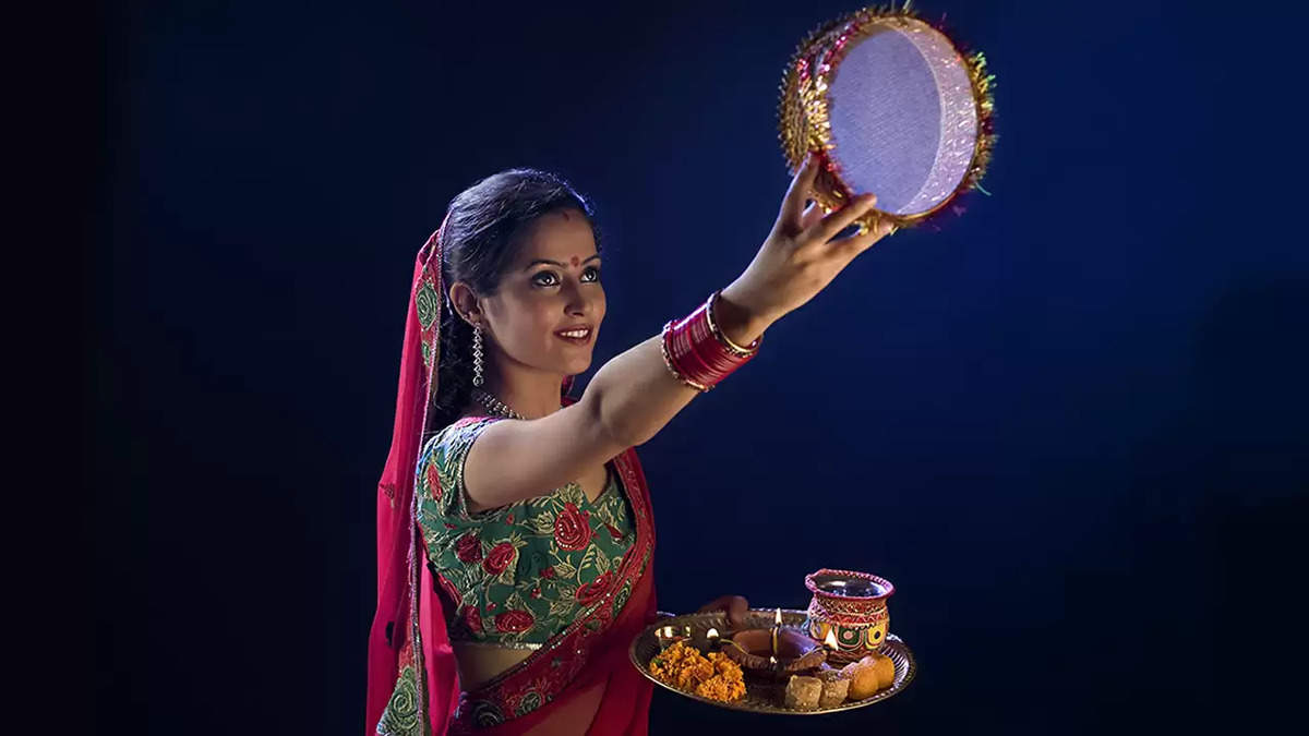 Karwa Chauth 2024: जानिये तारीख, पूजा विधि, और व्रत का महत्व