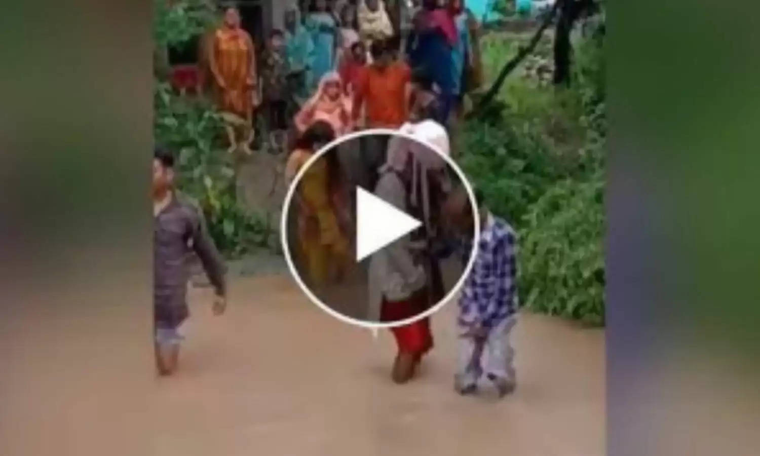 Viral Video: दूल्हा बनने की इतनी खुशी कि भयंकर बाढ़ में भी यूं निकल पड़ा अपनी दुल्हनिया को लेने, लोग बोले- ऐसी भी क्या जल्दी