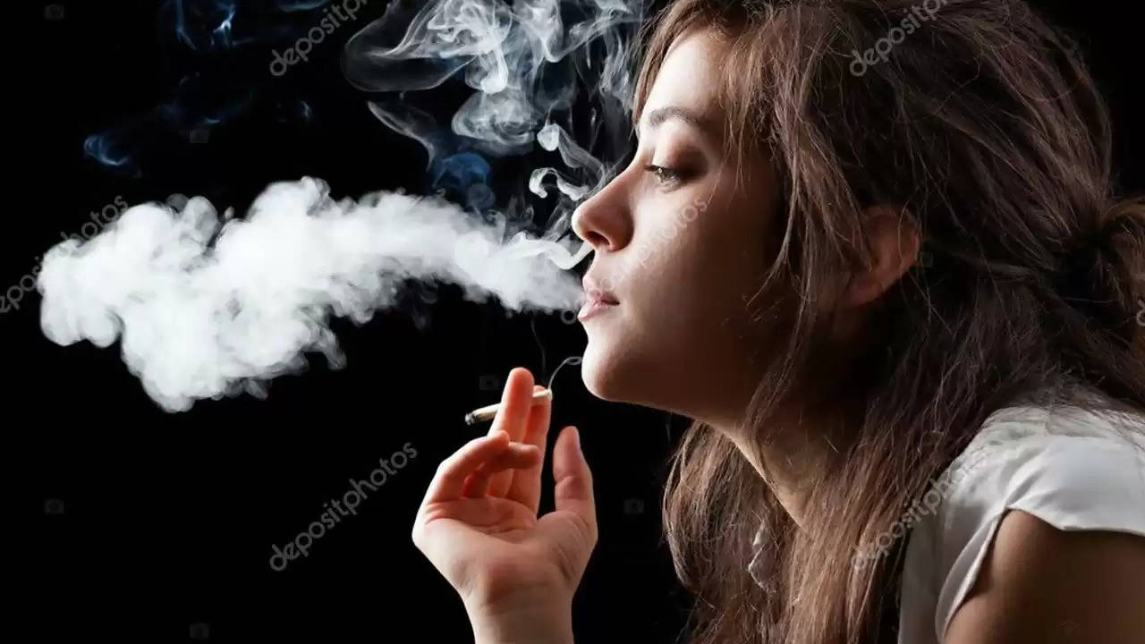 मासिक चक्र में बढ़ जाता है धूम्रपान का खतरा