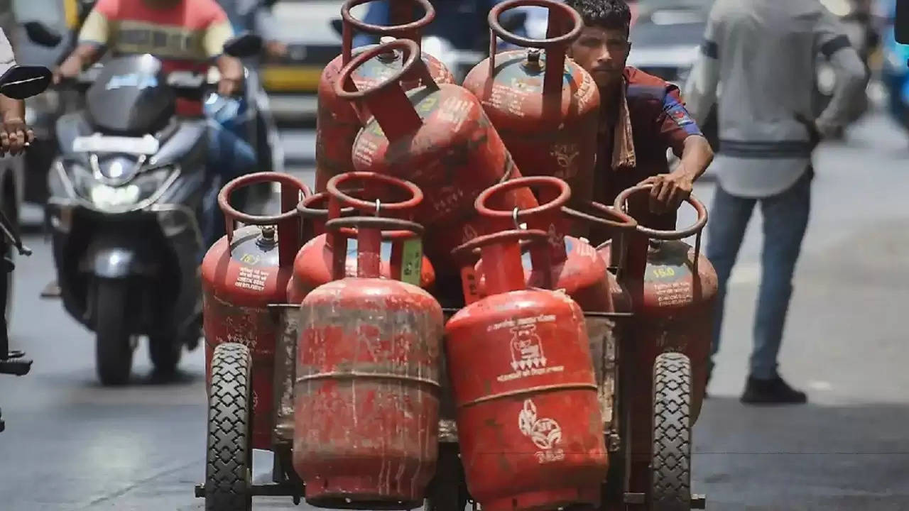 रक्षाबंधन से पहले LPG सिलेंडर हुआ सस्ता, सरकार ने कीमत में की इतनी कटौती