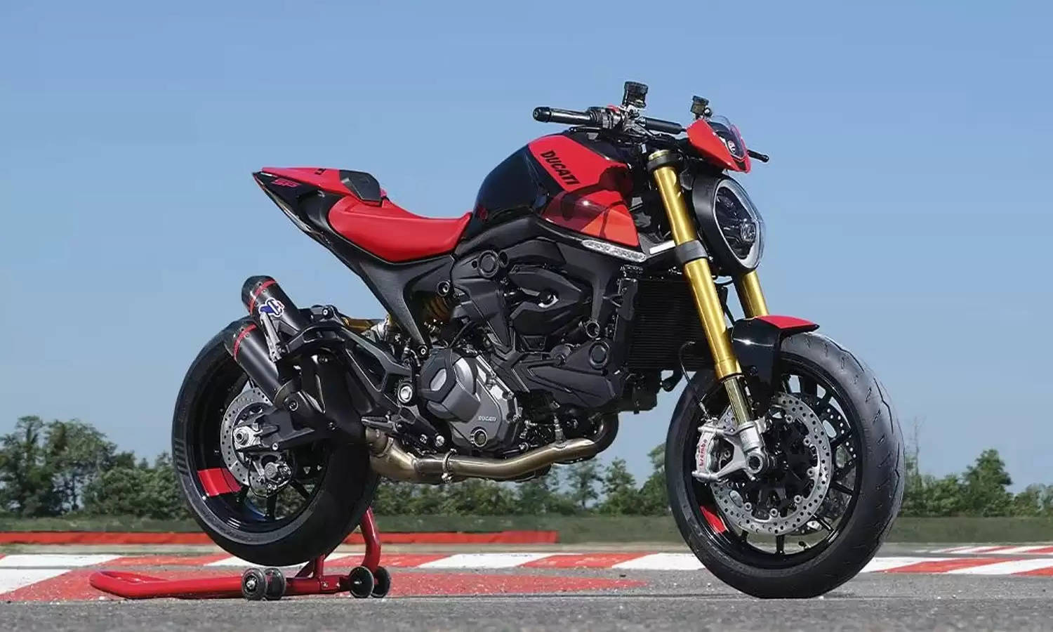 BMW और Kawasaki को धूल चटाने आई Ducati Monster SP, कीमत और फीचर्स देख उड़ जाएंगे आपके होश