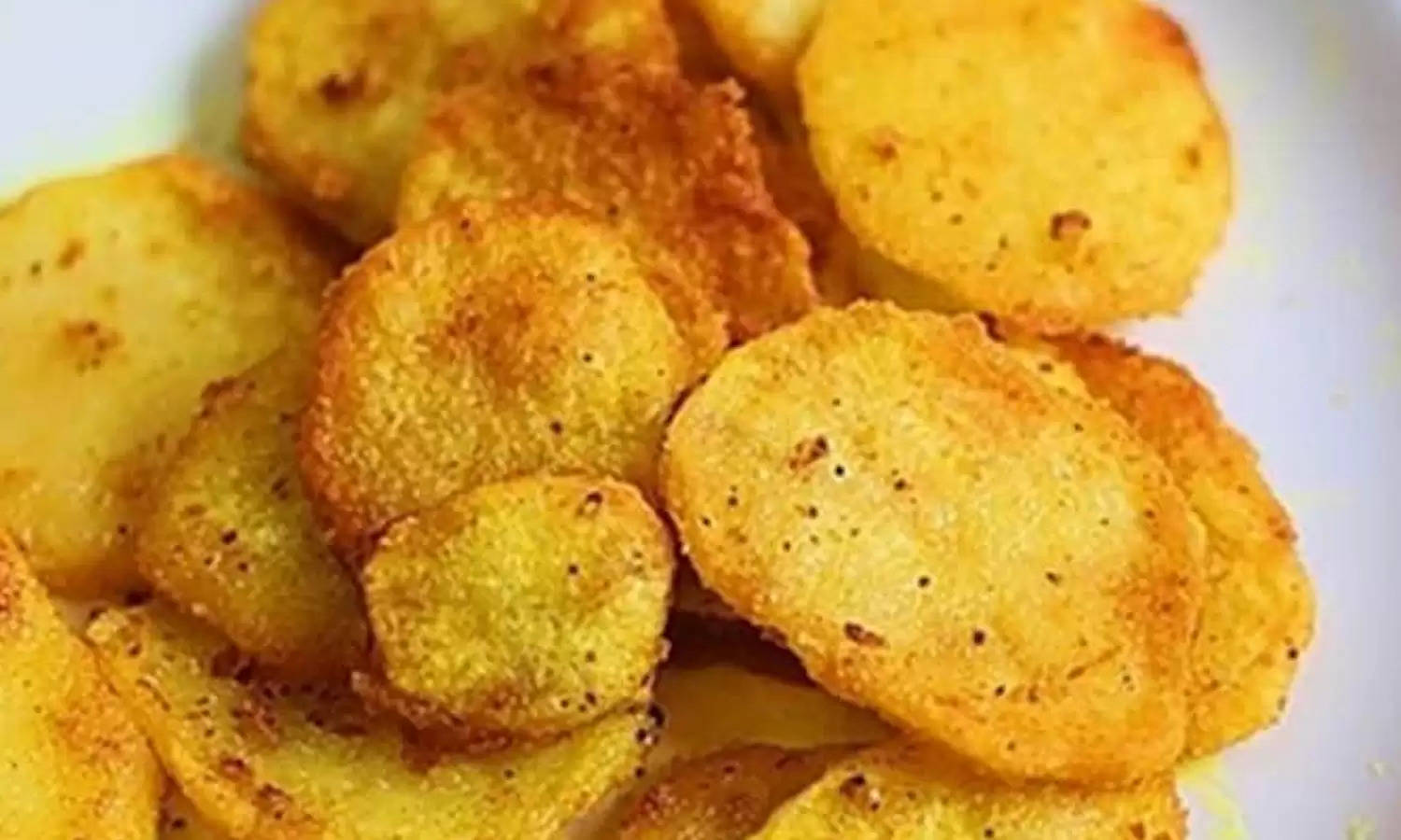 Fried Masala Potatoes : आलू के बने सभी डिश से ऊब गए हैं तो गर्मा गरम बनाएं ये खास डिश, मुंह में आएगा पानी