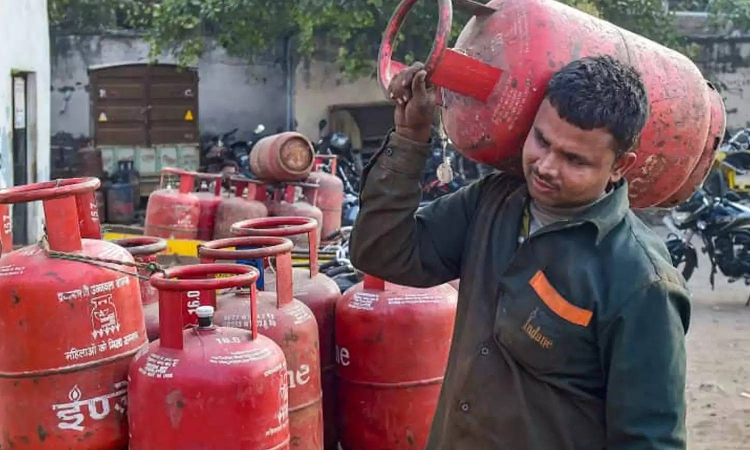 Gas Cylinder: हो गया कमाल! मात्र 750 रुपये में खरीदें गैस सिलेंडर, जानिए कैसे