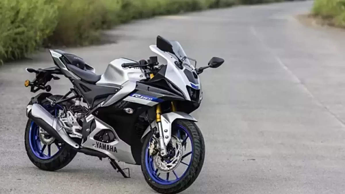 2024 Yamaha R15: पावरफुल इंजन, स्टाइलिश लुक और एडवांस फीचर्स के साथ बन रही युवाओं की पहली पसंद 