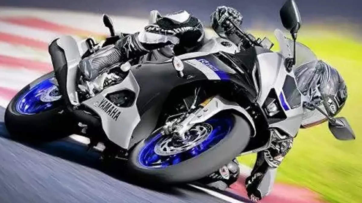 Yamaha R15M : ब्लूटूथ कनेक्टिविटी के साथ आयी यामाहा की R15M, कीमत जानकर उड़ जाएंगे होश