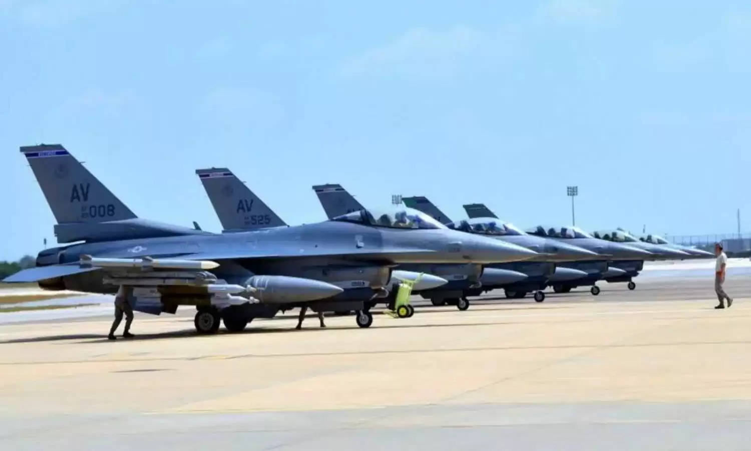 नीदरलैंड-डेनमार्क करेंगे यूक्रेन को F-16 फाइटर जेट्स की सप्लाई, बढ़ सकती है पुतिन की मुश्किलें  