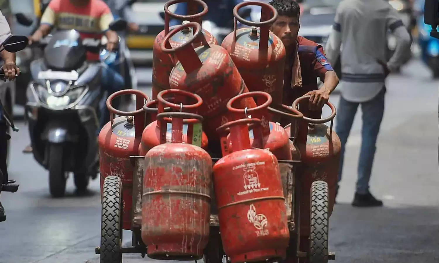 Gas Cylinder: महंगाई से मिल गया छुटकारा, यहां से मात्र 750 रुपये में करें खरीदारी