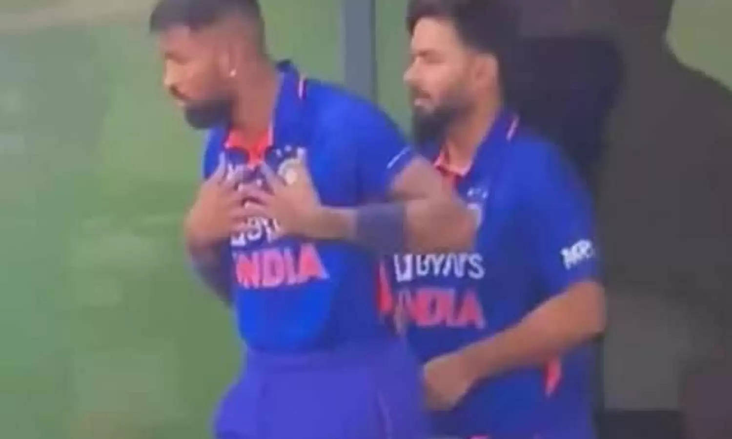 Hardik और Pant ड्रेसिंग रूम में आमने सामने Sri Lanka के खिलाफ मैच के दौरान, वीडियो हुआ वायरल