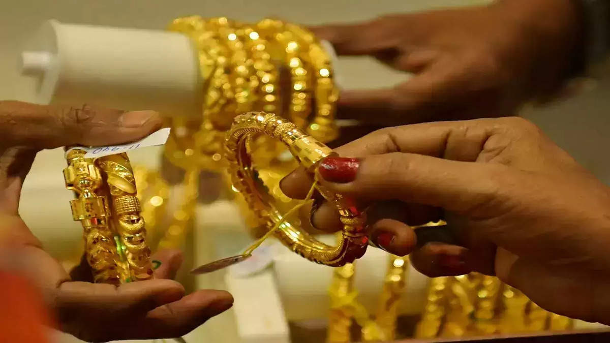 Gold Silver Price Today: 22 और 24 कैरेट सोने के दाम में भारी गिरावट, जानिए आज के ताज़ा भाव