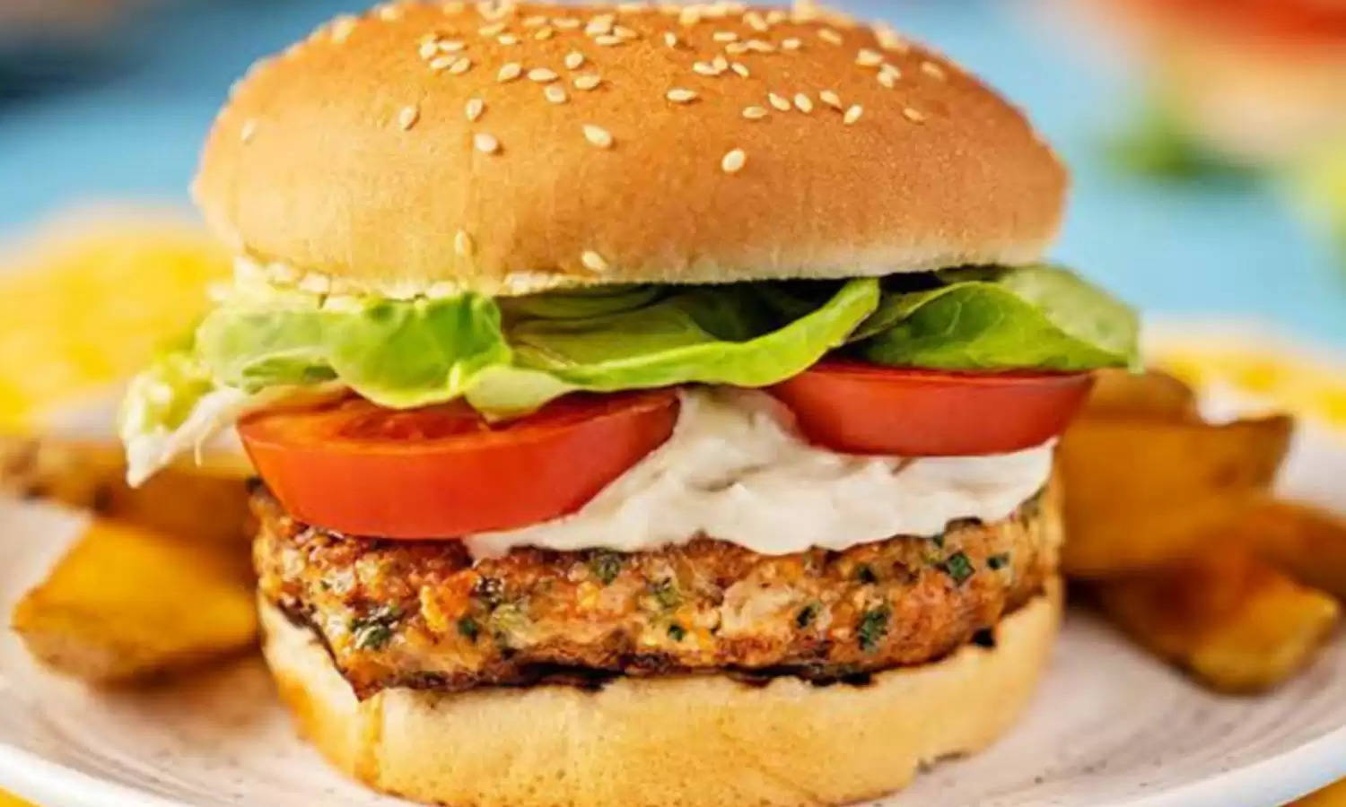 Chicken Burger: घर पर ही तैयार करें यह रेस्टोरेंट स्टाइल चिकन बर्गर, नोट करें Recipe