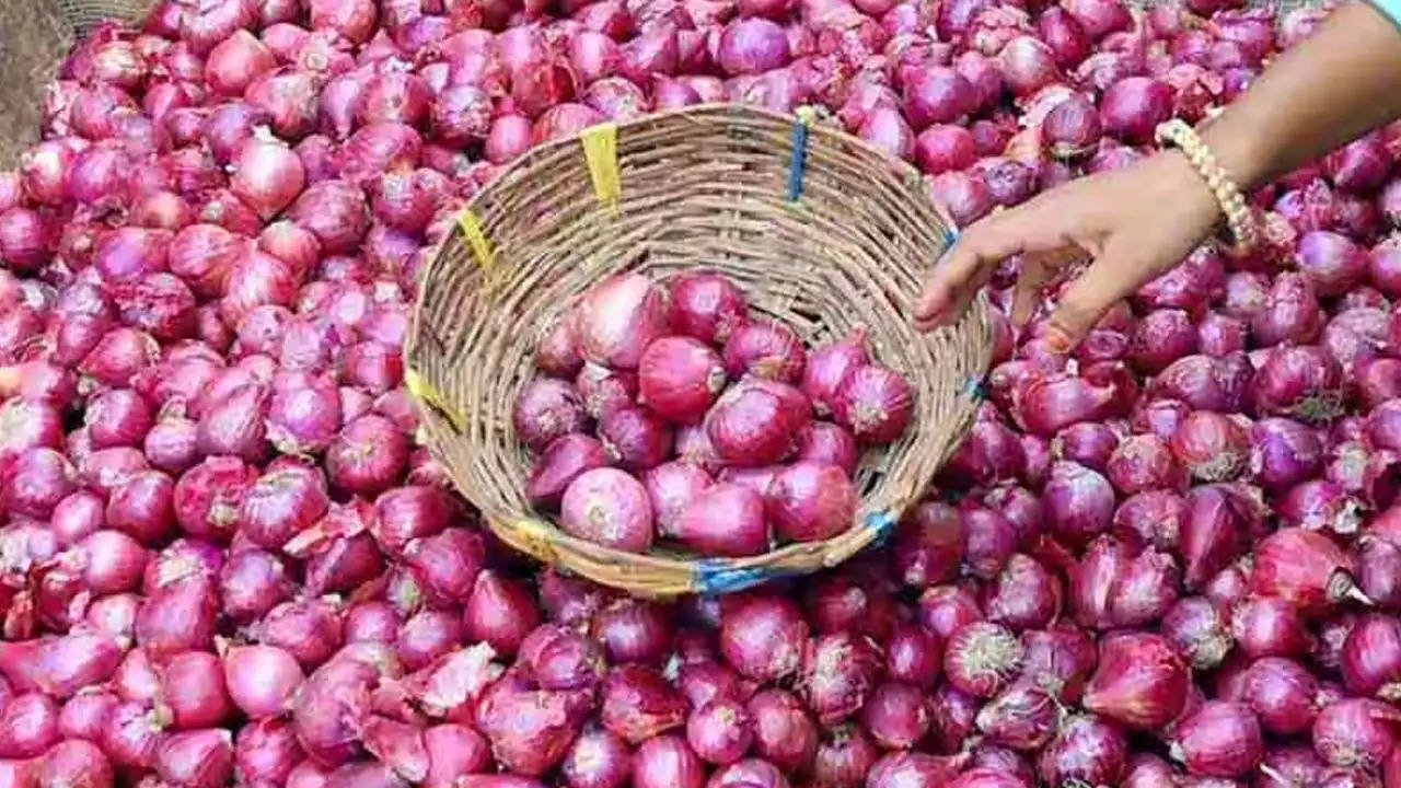 Onion Price : दिवाली पर ग्राहकों को रुलाने की तैयारी में प्याज, लोगों की पहुंच से हुआ बाहर 
