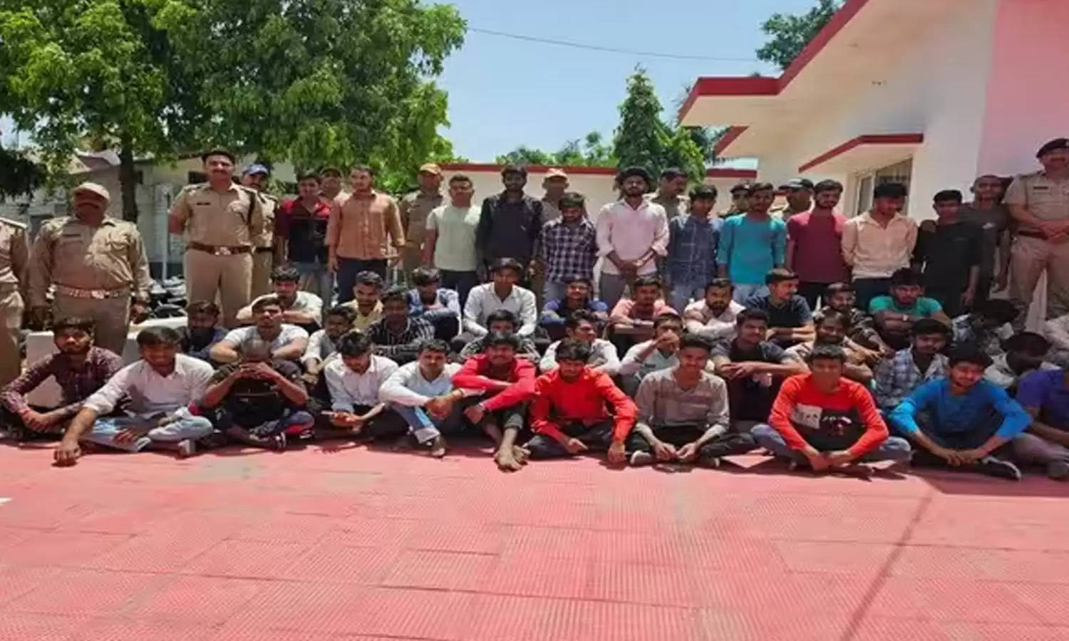  Haridwar : सिडकुल थाना क्षेत्र के मीनाक्षीपुरम में एक कंप्यूटर सेंटर में हुई तोड़फोड़, 49 गिरफ्तार