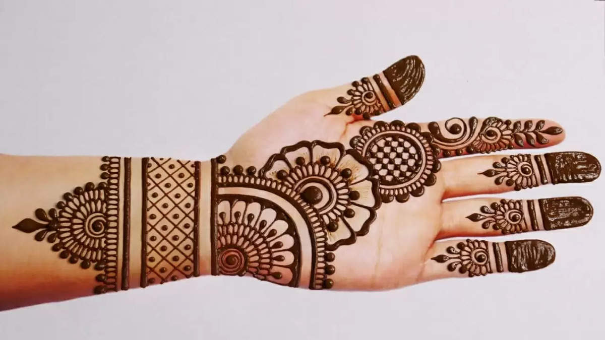 Hartalika Teej Mehndi Design: हरतालिका तीज पर कौन सी मेहंदी लगाएं? जानें आसान और स्टाइलिश आइडियाज