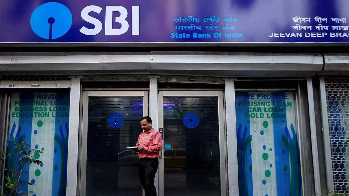 SBI Bank Jobs 2022: एसबीआई में निकलीं पदों पर बंपर भर्ती, इस तारीख तक करें आवेदन, जानिए योग्यता और वेतन