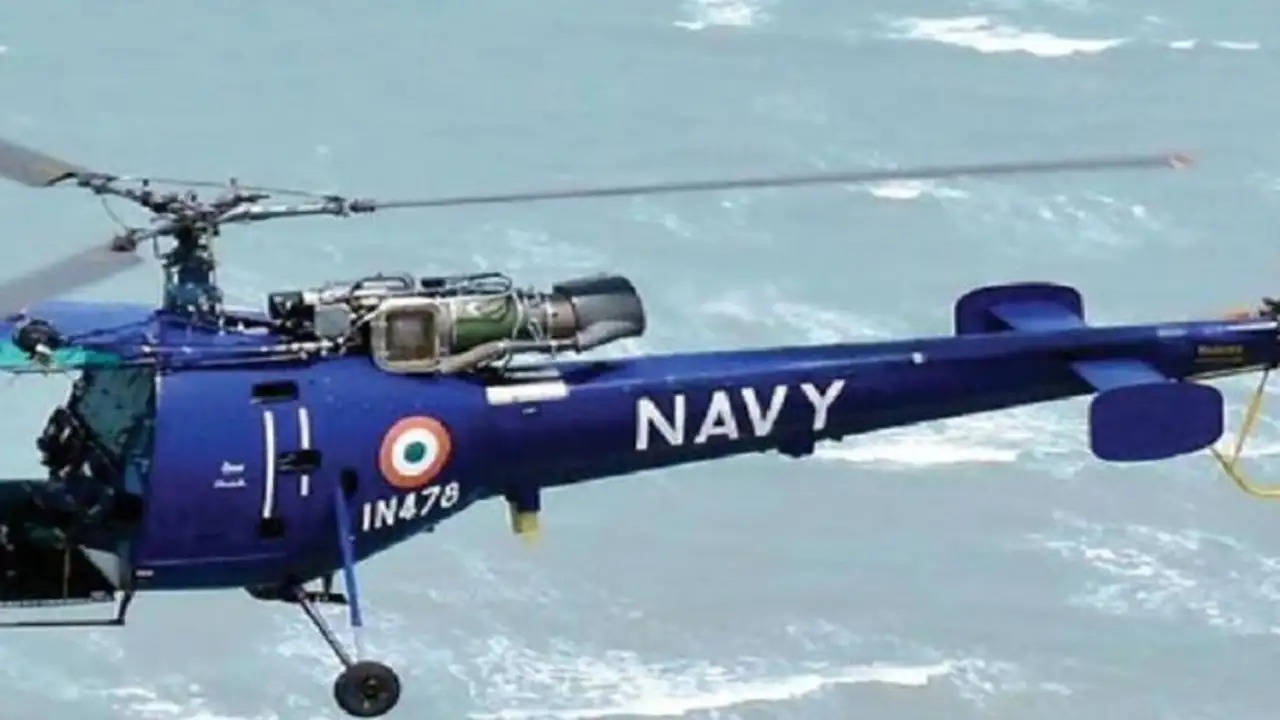 कोच्चि : गरुड़ रनवे पर भारतीय नौसेना का हेलीकॉप्टर दुर्घटनाग्रस्त, एक की मौत