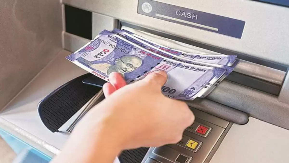 ATM से पैसे निकालते समय रहें सावधान, ये 4 गलतियां पड़ सकती हैं आपको महंगी