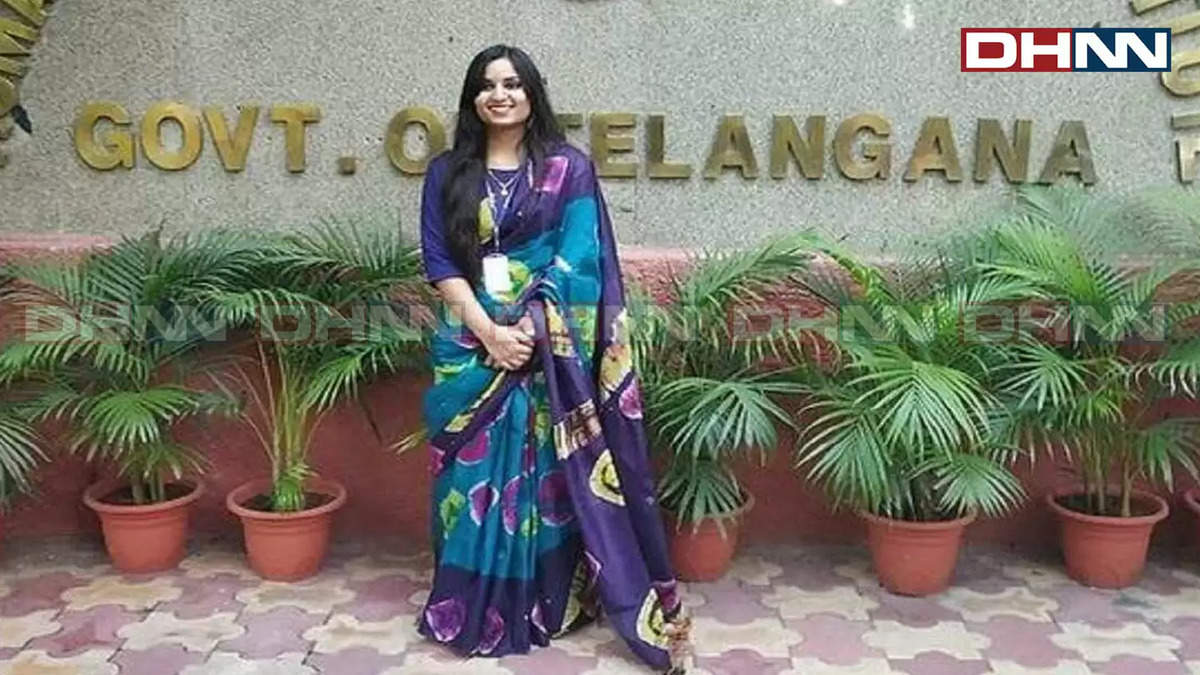 IAS Success Story: पुलिस इंस्पेक्टर मां की बेटी बनी IAS अफसर, पढ़ें सफलता की कहानी